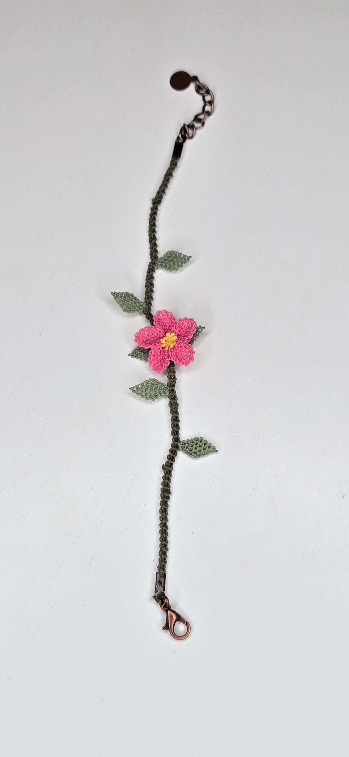 Needle Lace Single Shell Pink Flower Bracelet