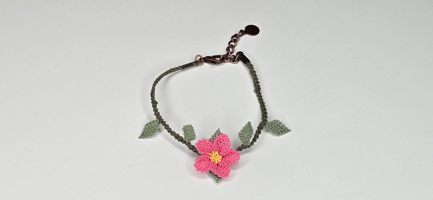 Needle Lace Single Shell Pink Flower Bracelet